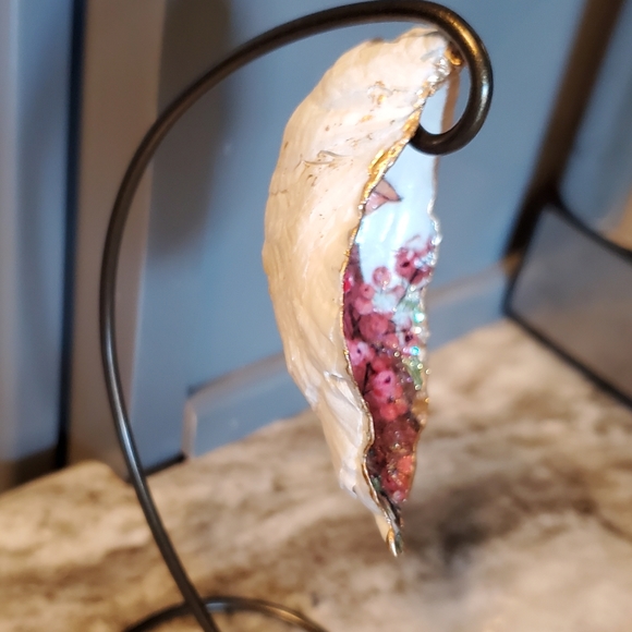 Cardinal Oyster Shell Ornament Design ⚜️❤️⚜️ - Picture 6 of 8